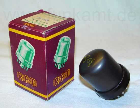 eine EF12 mit Originalverpackung aus den 50ern