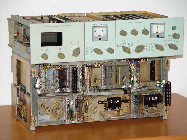 EKV13 Kurzwellenempfänger mit abgenommener Frontplatte